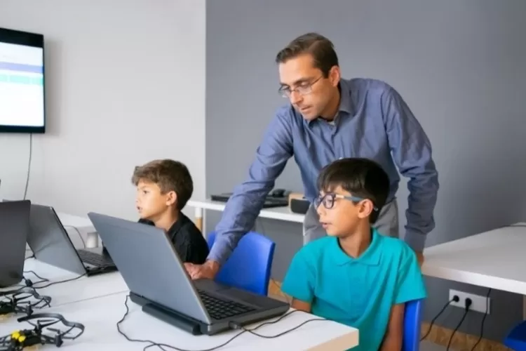 Pendidikan Adalah Revolusi Sunyi