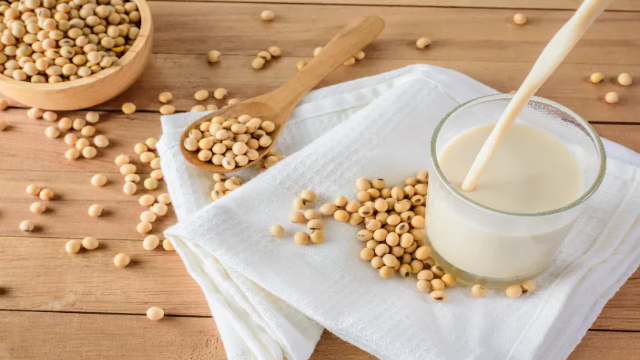 7 Manfaat Kesehatan yang Ditawarkan Susu Kedelai